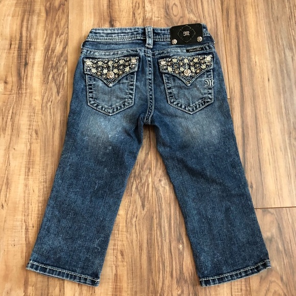 Cute Flap Pocket w/ Flowers Bling Miss Me Capris - Picture 3 of 8